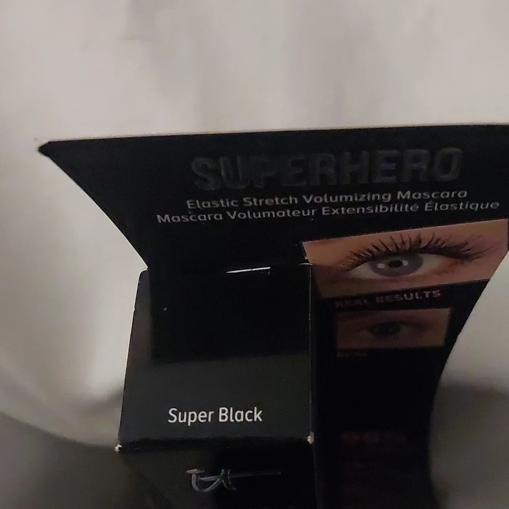 IT Cosmetics superhero elastic stretch volumizing mascara